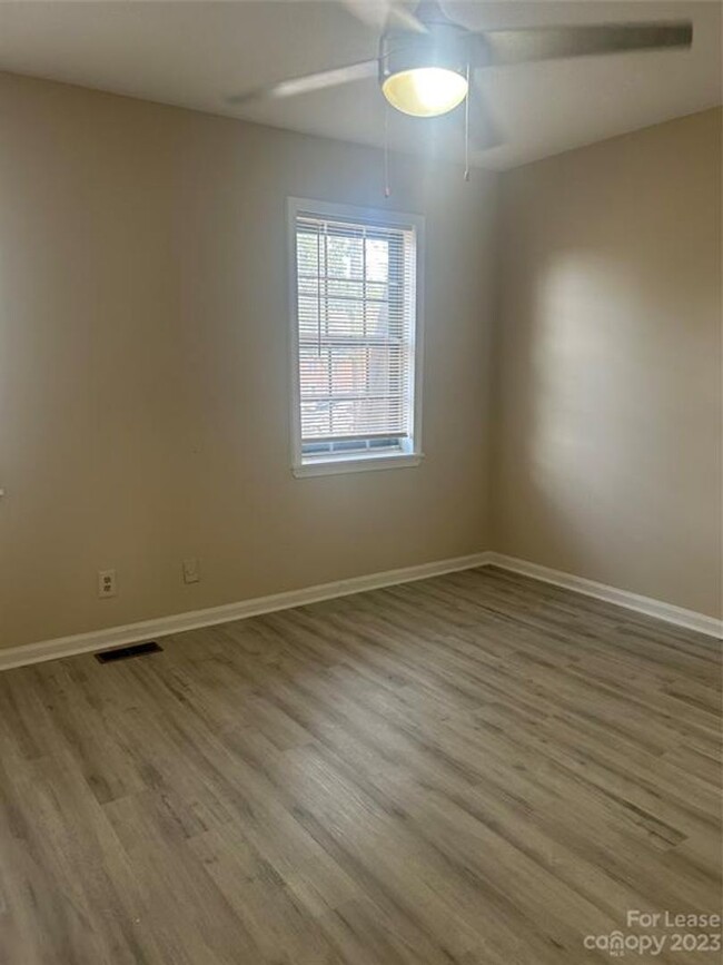 Building Photo - New Rental in East Charlotte!