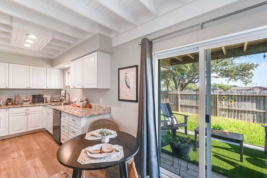 Building Photo - 510 E King St