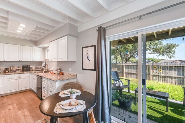 Building Photo - 510 E King St