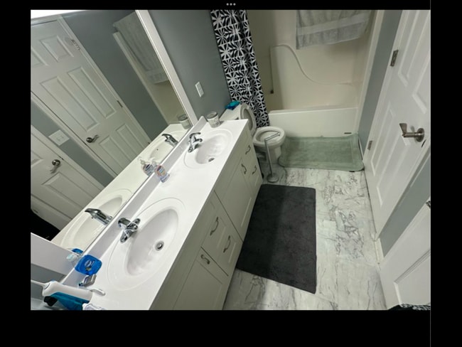 Building Photo - 250 Parktrail Rd