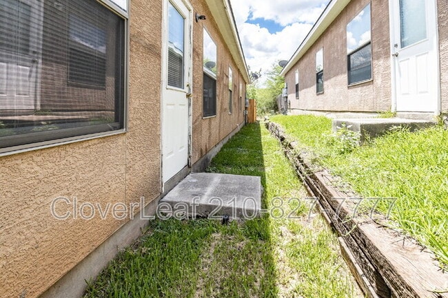 Building Photo - 5718 Golf Heights