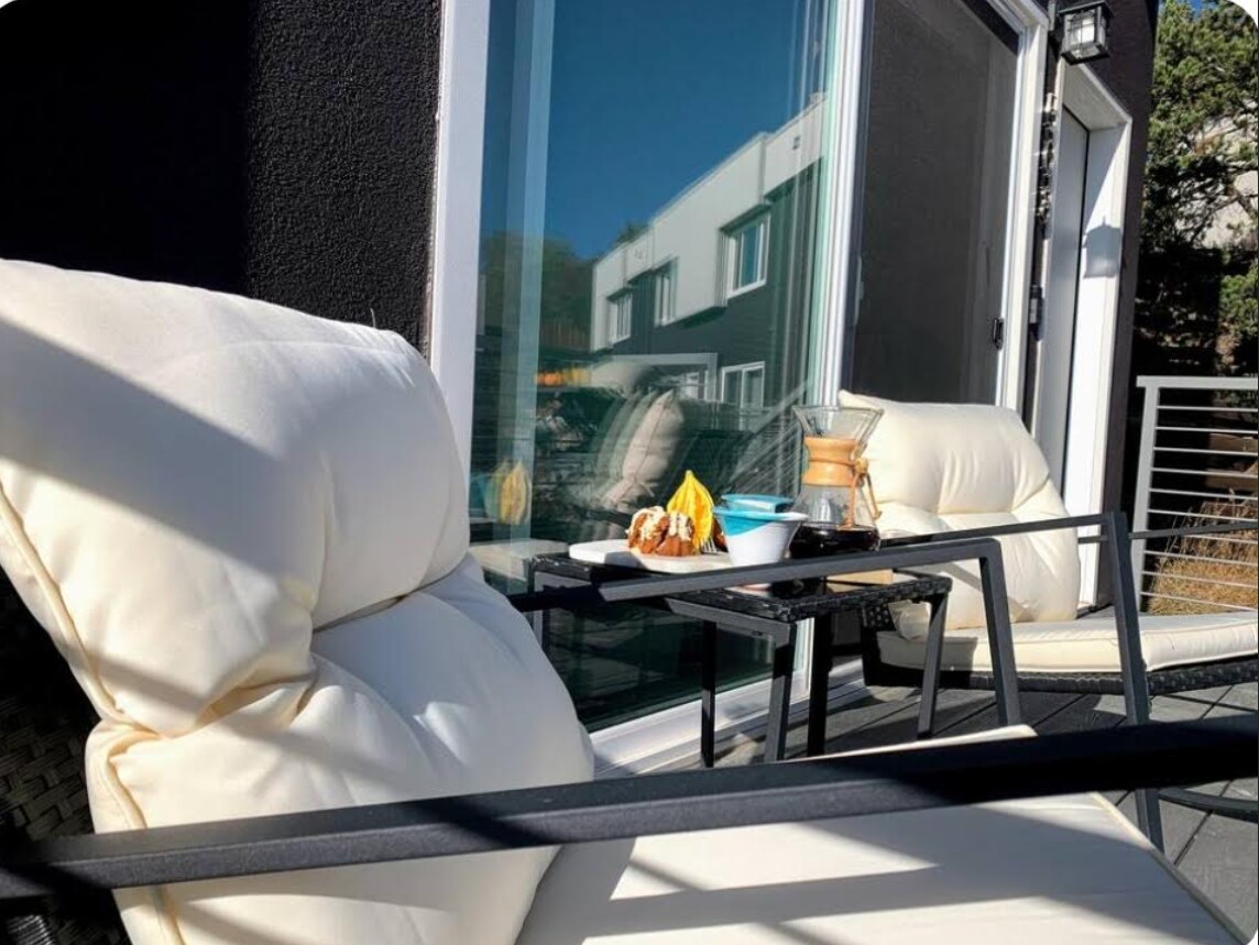 Building Photo - 524 Superior St