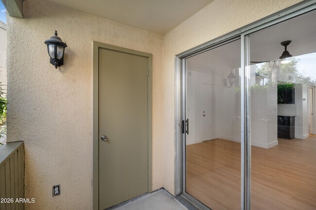 Building Photo - 729 W Coolidge St