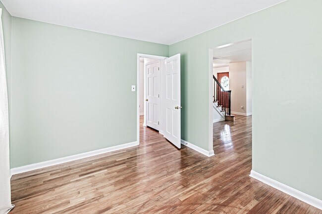 Building Photo - 2412 Manet Rd
