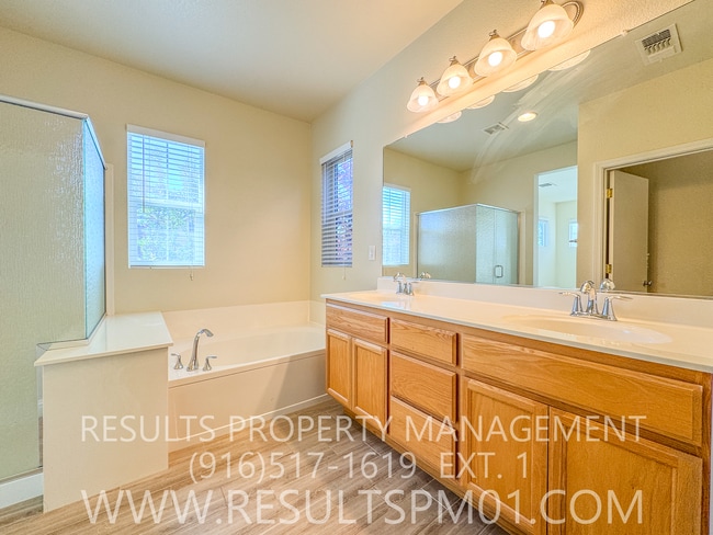 Building Photo - 3 bedroom Lincoln Home in Gated Community