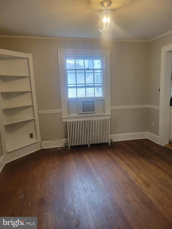 Building Photo - 905 Evergreen Ave