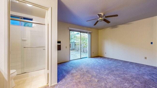 Building Photo - Bright 4 Bedroom 2 Full Bathroom Home with...
