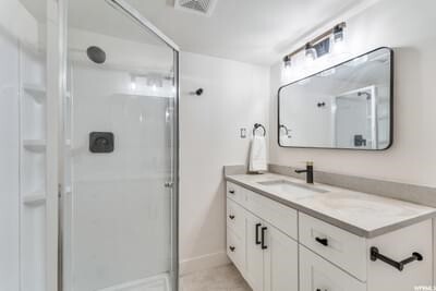 Building Photo - 1548 E Kings Row Dr