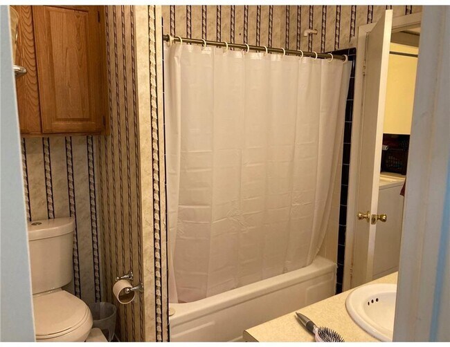 Building Photo - 806 W 24th St