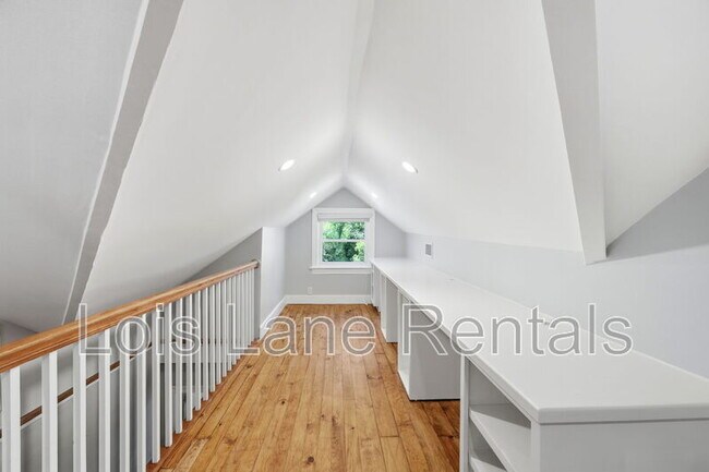 Building Photo - 2043 Wappoo Dr
