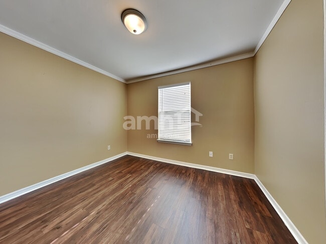 Building Photo - 2143 Featherwood Dr W