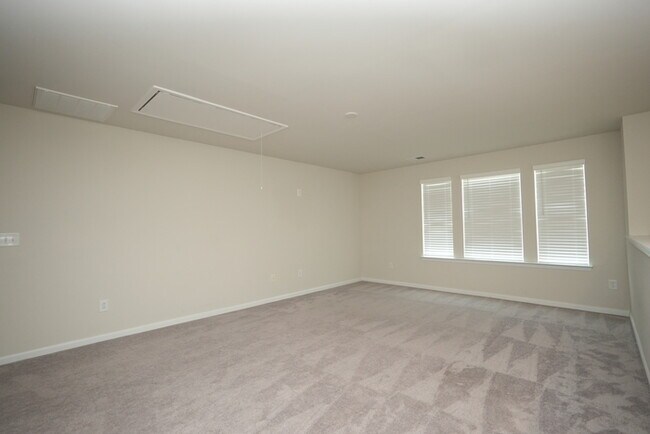 Building Photo - Spacious 4-Bedroom Home with Modern Comforts