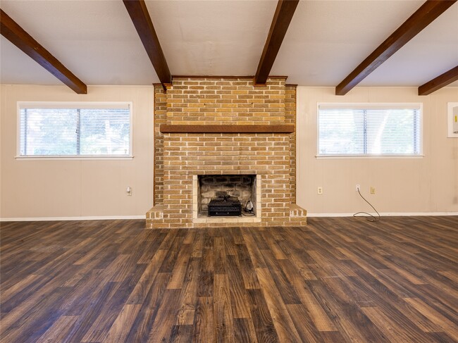Building Photo - 2728 Encino Ave