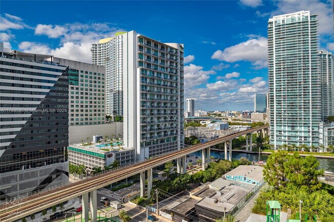 Building Photo - 88 SW 7th St