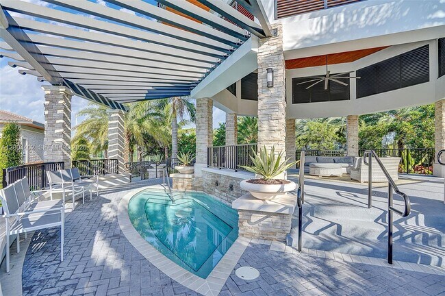 Building Photo - 10437 NW 82nd St