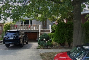 Building Photo - 6466 Ellwell Cres
