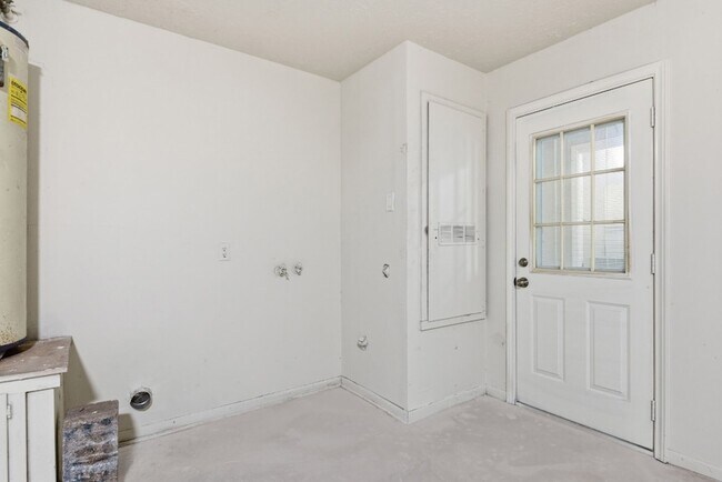 Building Photo - 3120 Royal St