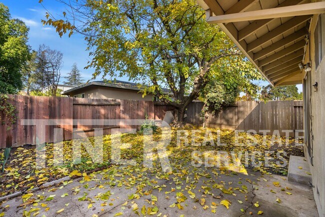 Building Photo - 917 Bell St