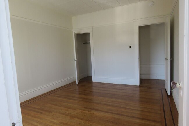 Building Photo - 152A