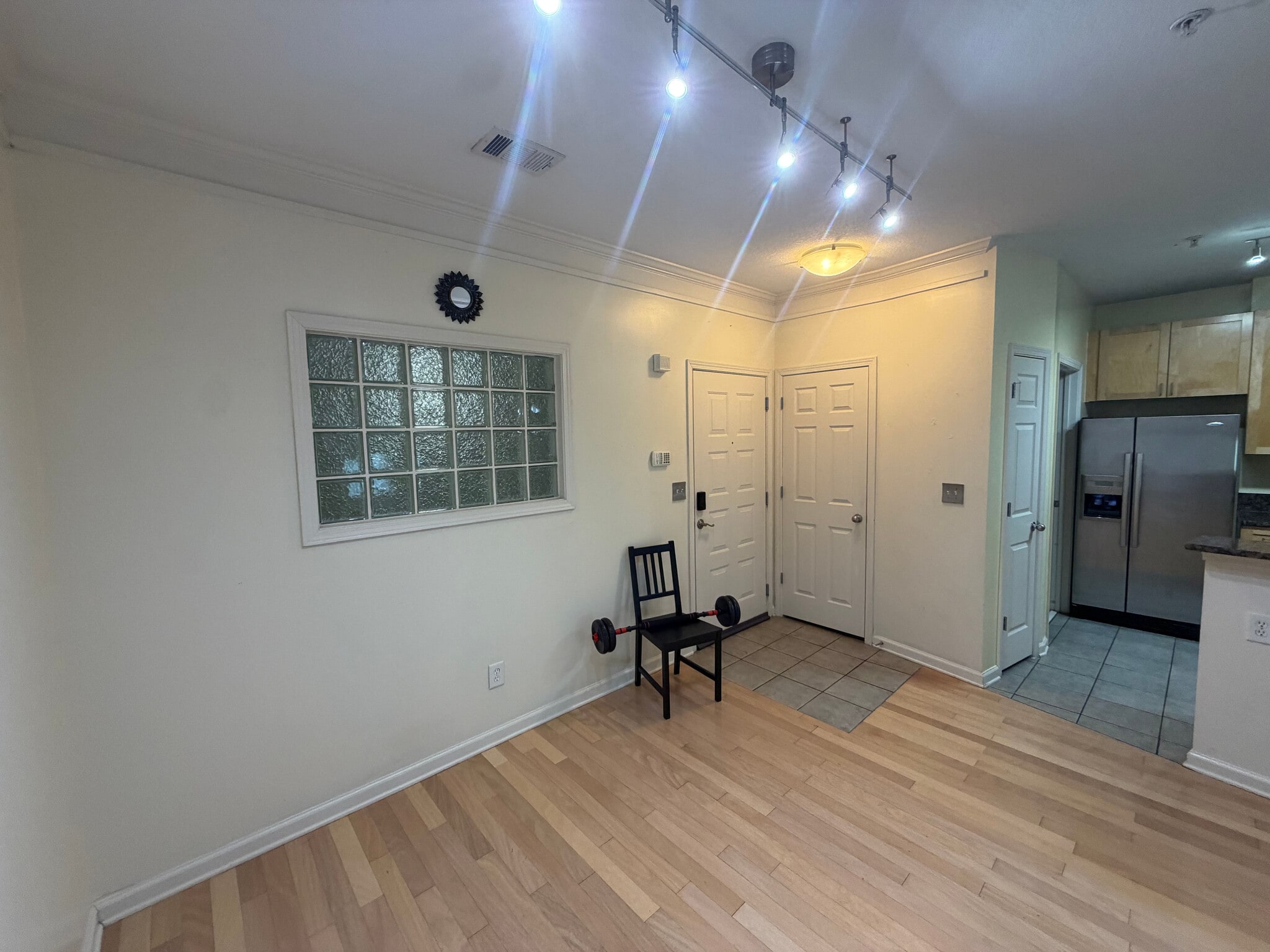 Building Photo - Room in Condo on 17th St NW