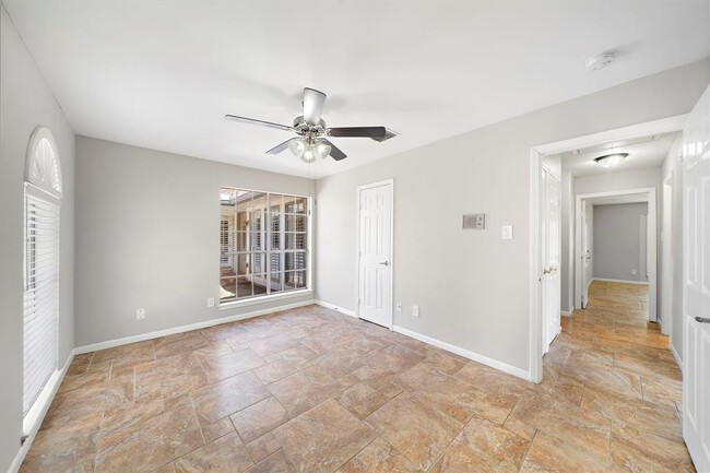 Building Photo - 7710 Antoine Dr
