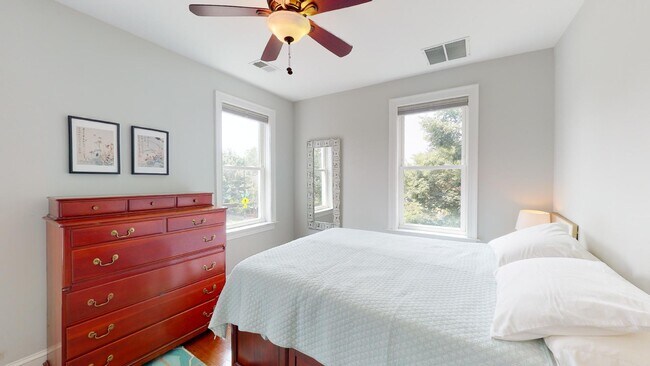 Building Photo - 1700 D St SE