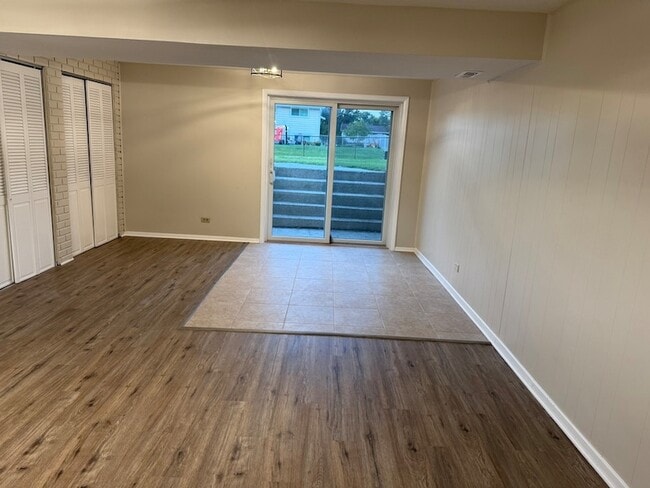 Building Photo - 728 Boxwood Dr
