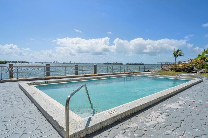 Building Photo - 7899 NE Bayshore Ct
