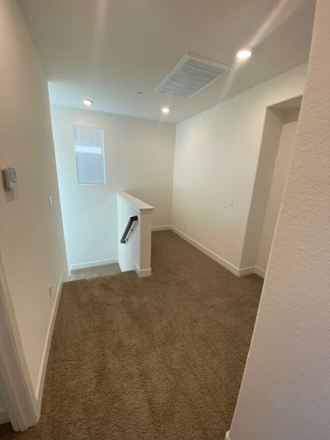 Building Photo - MOVE IN READY!  4 Bedroom Home in Whitney Ranch Rocklin