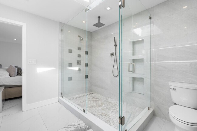 Building Photo - 2813 NE 29th St