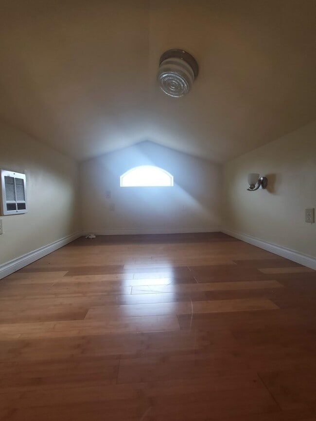 Building Photo - 1129 1/2 West 16th St., Port Angeles, WA 98362