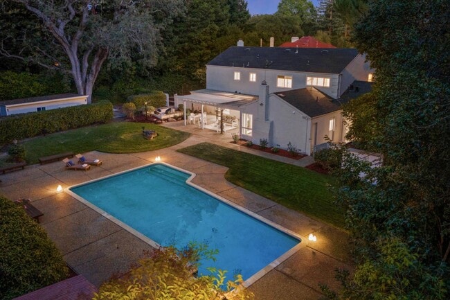 Building Photo - 243 Selby Ln