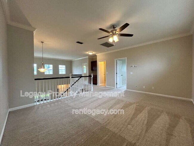 Building Photo - 523 Cascade Dr