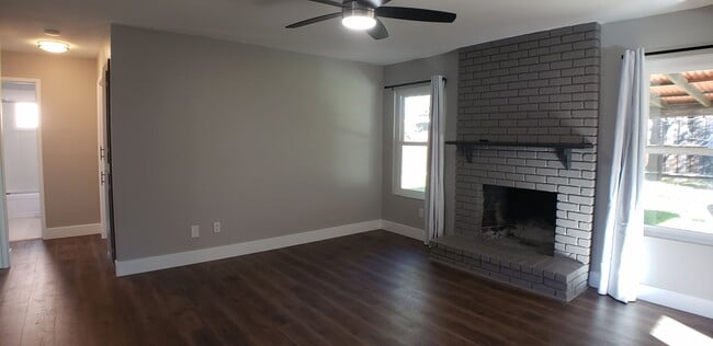 Building Photo - Freshly remodeled 3 bedroom, 1 bath home