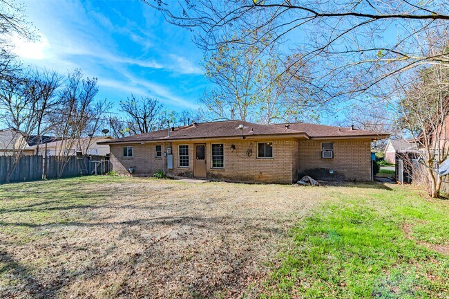 Building Photo - 1126 10th St