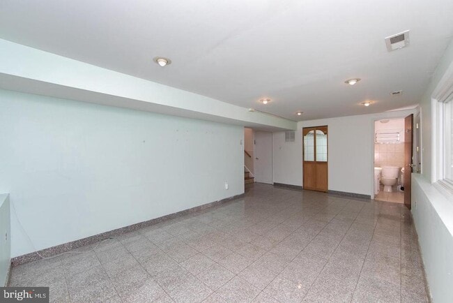 Building Photo - 15 Knollwood Dr