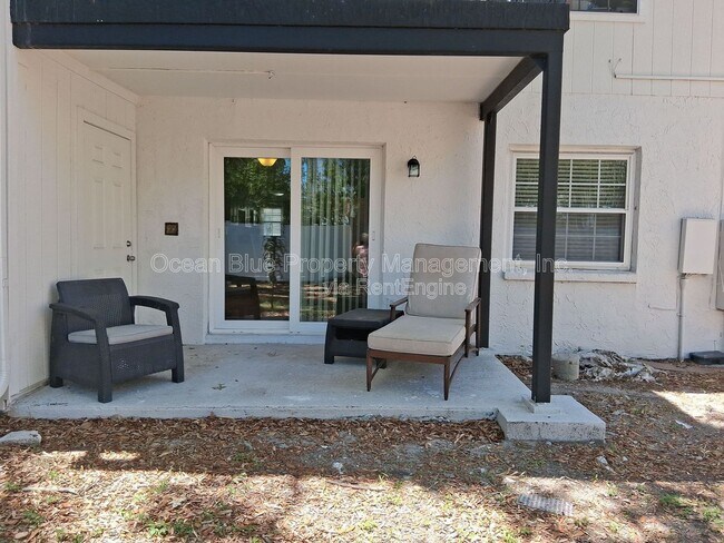 Building Photo - 3811 N Oak Dr