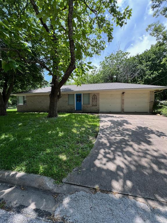 Building Photo - 2704 Cedar Dr