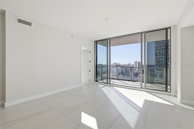 Building Photo - 275 1st Ave S