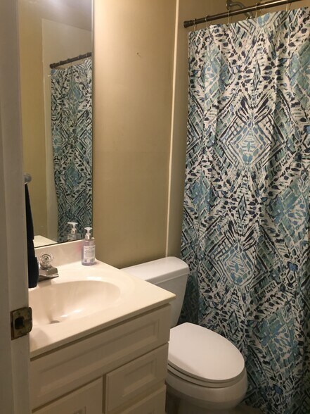 Building Photo - 524 Ranch Dr