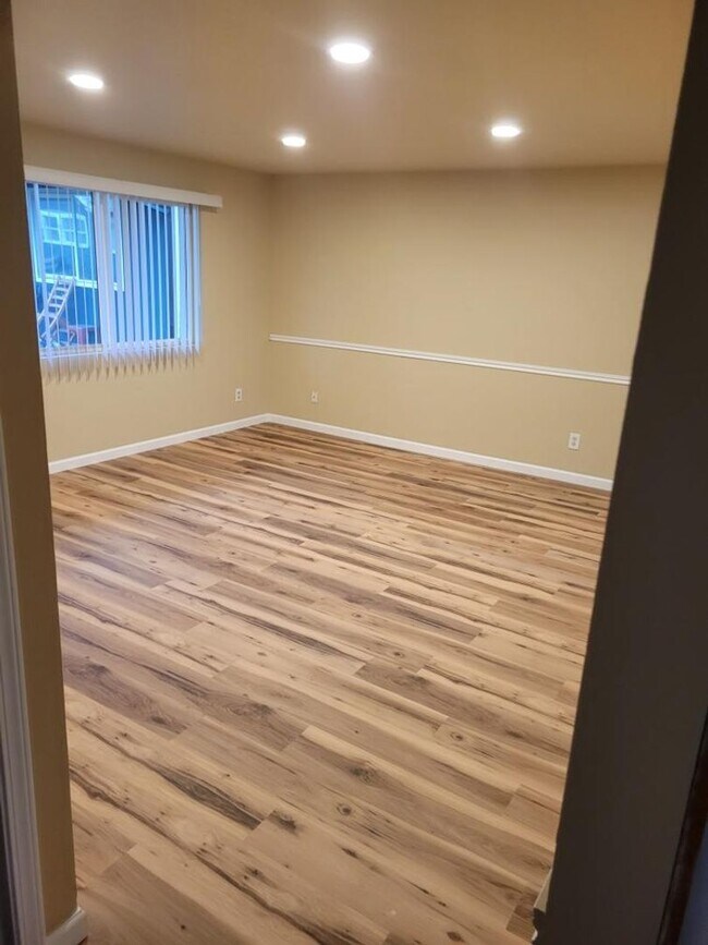 Building Photo - REEDWAY