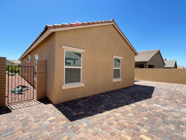 Building Photo - 4 BED 2 BATH 2 CAR GARAGE SINGLE STORY SINGLE FAMILY HOME w/ PAVED BACKYARD IN CADENCE COMMUNITY,...
