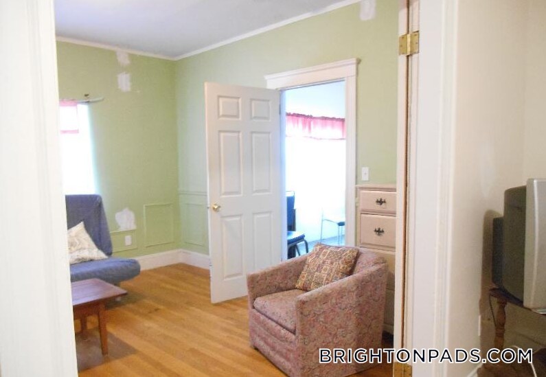 Building Photo - 40 Orchard Rd