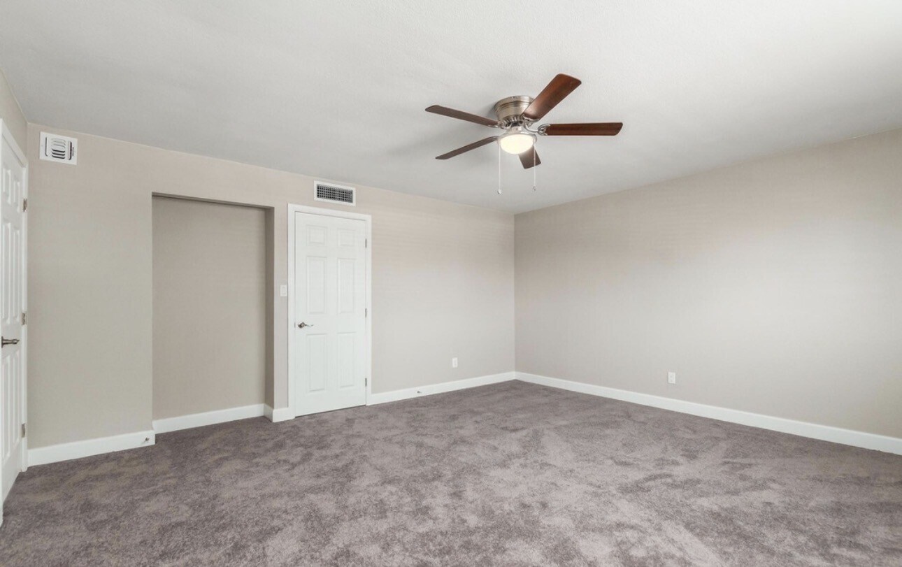 Building Photo - 1623 E Malibu Dr