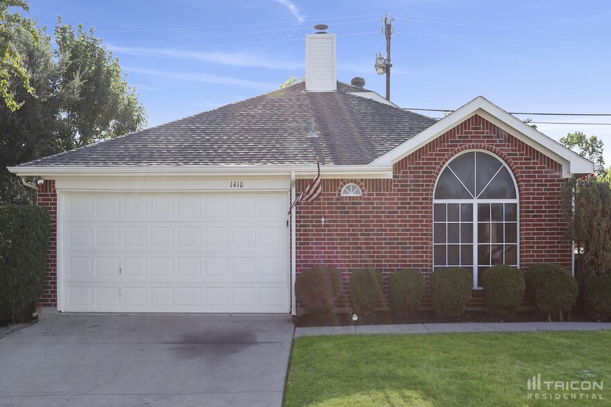 Primary Photo - 1410 Misty Meadow Dr
