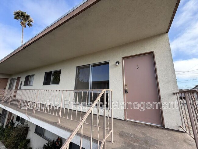 Building Photo - 2050 N Ventura Rd