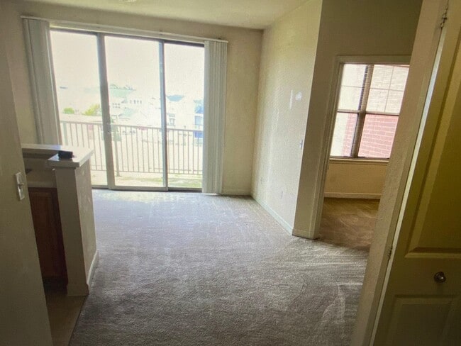 Building Photo - 4110 S Lake Dr