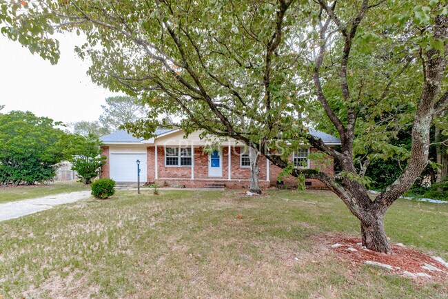 Primary Photo - Charming 3 Bedroom in Hope Mills!