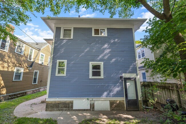 Building Photo - 1114 Fulton St W