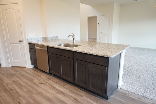 Building Photo - Modern 4 Bedroom Home in Windmill Farms with Community Pools and Trails